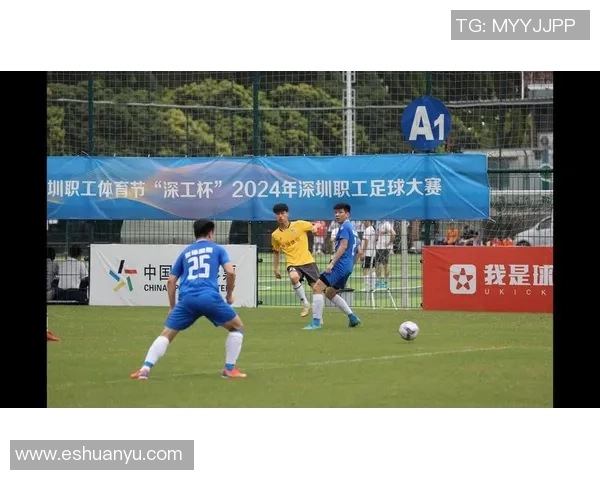 足球巨星们身着西装优雅合影展现风采与魅力的精彩瞬间 足球巨星们身着西装优雅合影展现风采与魅力的精彩瞬间